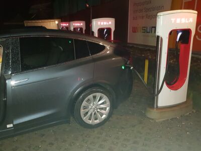 1. Ladeversuch an einem Supercharger (ohne CCS Adapter)