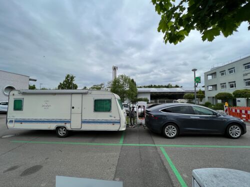 Wohnwagen noch während dem Ladevorgang wieder angekuppelt