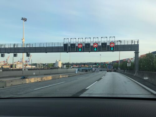 Morgens kurz nach 6 Uhr vor dem Elbtunnel Hamburgs