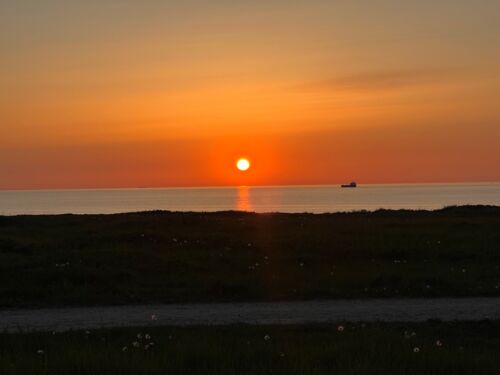 Ein traumhaft schöner Sonnenuntergang begrüsst uns