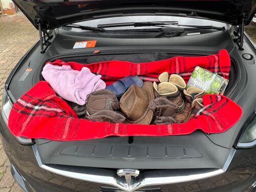 Im Frunk findet ein ganzer Schuhschrank Platz